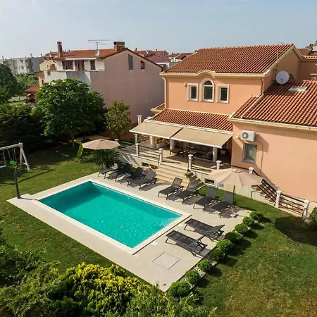 Mit Privatpool Fuer 14 Personen Ca 480 Qm In Pula-fondole, Istrien Istrische Riviera Hébergement de vacances *